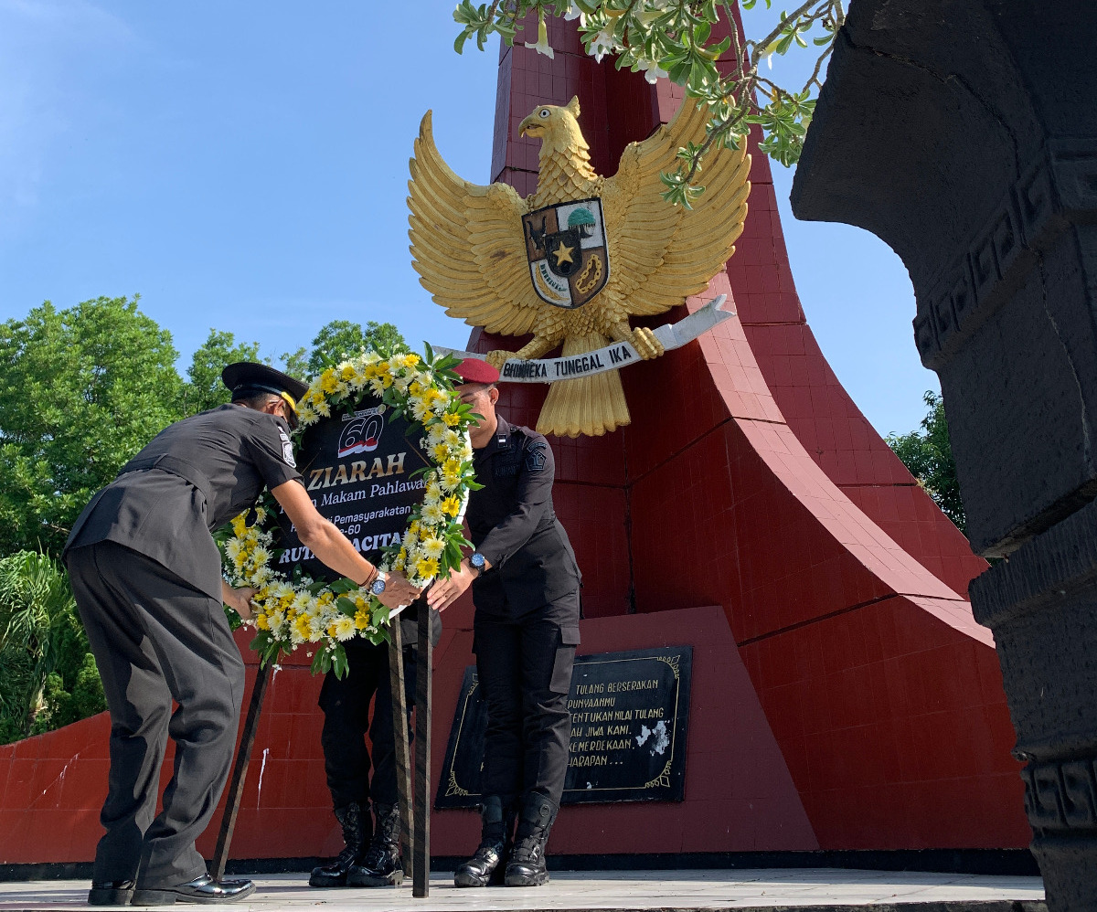 Bentuk Penghormatan Terhadap Arwah Pahlawan, Rutan Pacitan Ziarah Taman Makam Pahlawan dalam Peringatan HBP ke-60